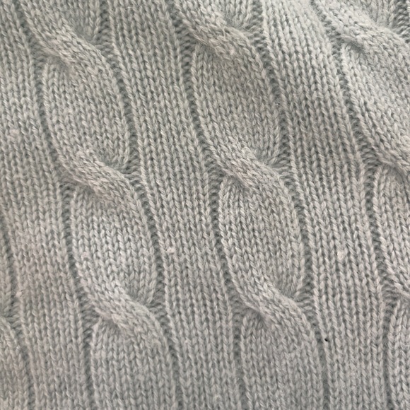 Ralph Lauren 100% cashmere sweater with a slightly cropped fit … a classic! - Picture 3 of 4